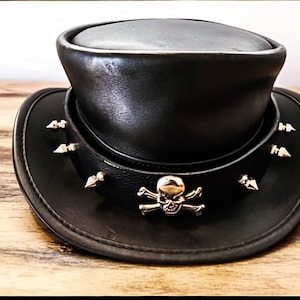 Lederen hoed kruis schedels band handgemaakte cilinderhoed lederen steampunk cilinderhoed gotische cilinderhoed Victoriaanse hoed cowboyhoed Halloween hoed cadeau voor mannen