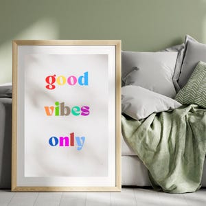 Póster enmarcado "Good Vibes Only": arte mural motivacional colorido: decoración inspiradora para el hogar