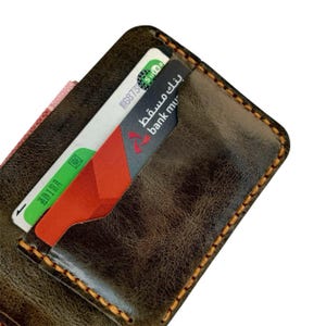 Elegante billetera de lujo verde hecha a mano para tarjetas y efectivo: artesanía exquisita con cuero de primera calidad para un uso elegante y cotidiano.
