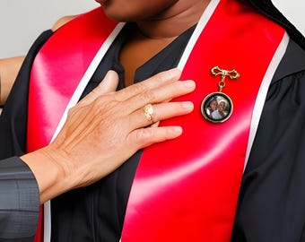 Custom Graduation Memorial Photo Pin, Keep Loved Ones Close on Graduation Day, In Memory Lapel Pin with Pictures, Gift for New Graduate 2026