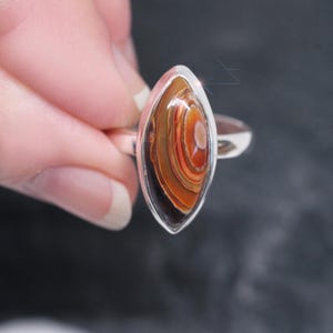 Acajou - Bague en argent sterling à belles bandes chaudes d&#39;agate du lac Supérieur taille 10