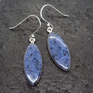 Starry Sky - Piękne królewskie niebieskie kolczyki ze srebra próby 925 z dumortierytem