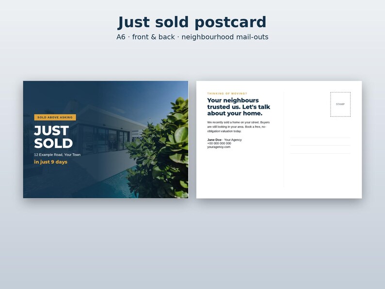 Op de afbeelding: Een dubbelzijdige A6-ansichtkaart voor vastgoedmarketing. De voorzijde heeft een donkerblauwe overlay op een afbeelding van een huis met de tekst JUST SOLD en 12 Example Road, Your Town in just 9 days. De achterzijde is wit met zwarte tekst.