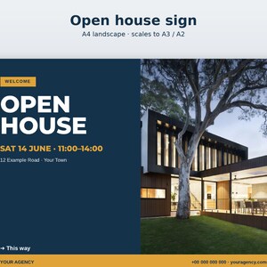 Op de afbeelding: Een A4-liggend sjabloon voor een open huis-bord met een donkerblauwe achtergrond en witte tekst met de tekst OPEN HOUSE, WELCOME, SAT 14 JUNE, 11:00-14:00, 12 Example Road, Your Town en This way, naast een foto van een modern huis.