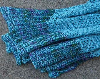 Tranquillità di blu e viola cotone mano maglia asimmetrica Brioche Shawlette o sciarpa
