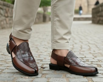Sandálias Peshawari artesanais em couro de jacaré | Calçado marrom com tira no tornozelo | Chinelo tradicional masculino