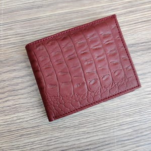 Cartera de piel con estampado de cocodrilo - Piel auténtica roja - Múltiples ranuras para tarjetas - Compartimento para efectivo con forro interior de piel auténtica