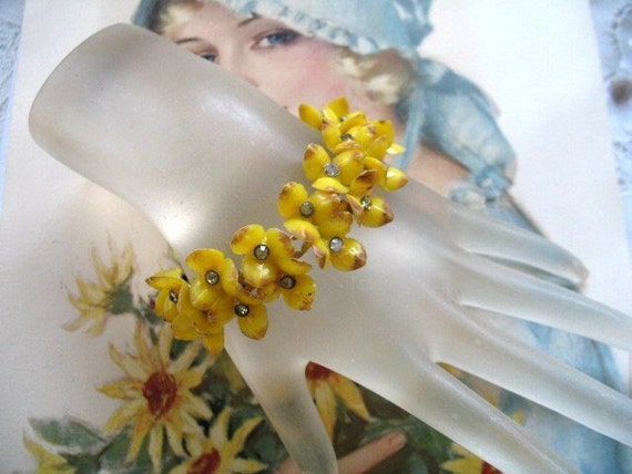 Vintage Plastic Flower & Rhinestone Bracelet ~ Ye… - image 2