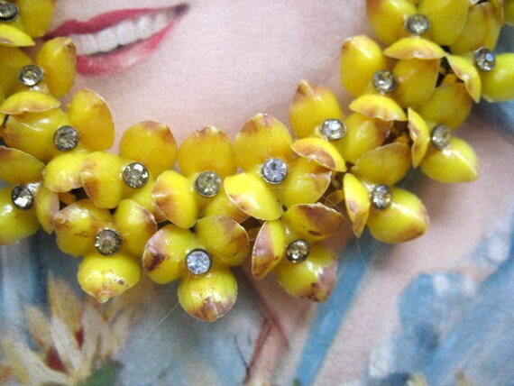 Vintage Plastic Flower & Rhinestone Bracelet ~ Ye… - image 3