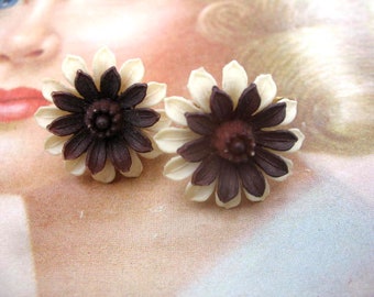 Vintage Hard Plastic Flower Earrings ~ Clip On ~ Brown & Cream