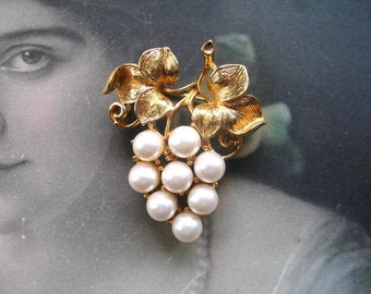 Vintage Gold Tone & Pearl Brooch ~ Grapes