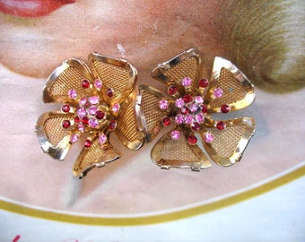 Boucles d'oreilles vintage dorées et fleurs en strass ~ Clip On