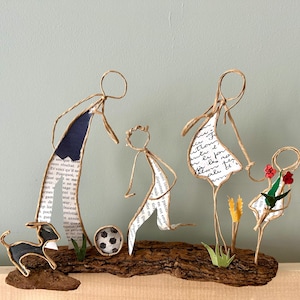 Una domenica con la scultura in famiglia con corda kraft rinforzata e base in carta in legno galleggiante creazione originale regalo per genitori bambini calcio gatto