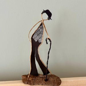 Charlie statuetta eroe cappello bastone scultura in corda kraft rinforzata e carta su legno galleggiante regalo originale fan del cinema muto