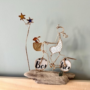 Bicycle sculpture made of reinforced kraft string and paper on a driftwood base - original creation, gift for cycling enthusiasts and country walkers