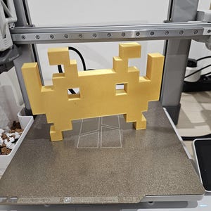 LOGO Space Invader – Figura de invasor 20 cm – Space Invaders