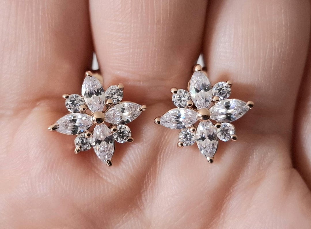 Starz Design Rose Gold Swarovski Crystal Star Stud Earrings - Small Rose Gold Star ...