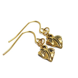 Ivy Leaf Earrings in Gold - Gold Ivy leaf Earrings, Ivy Leaf Jewelry, Gold Leaf Charm, Gold Nature Jewelry, Woodland Earrings, Evergreen