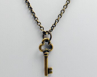Klee Schlüssel Halskette in antikem Messing - Messing Schlüssel Halskette, Steampunk Halskette, viktorianische Halskette, Valentinstag Geschenk, Freundin Geschenk