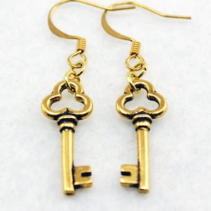 Gold Clover Key Earrings - Gold Key Earrings, Steampunk Earrings, Victorian Earrings, Valentines Day Gift, Girlfriend Gift