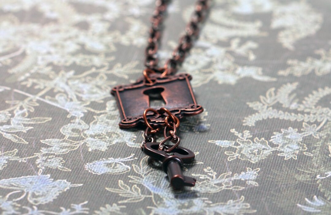 The warehouse deals necklaces