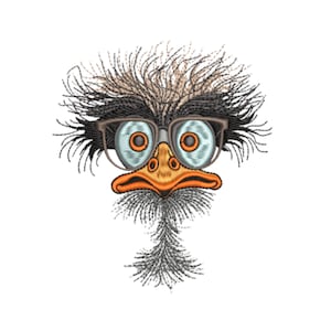 Puede incluir: Imagen bordada de una cabeza de avestruz con gafas. La avestruz tiene una cabeza emplumada marrón y negra, un pico naranja y un cuello plumoso gris. Las gafas tienen montura marrón y lentes azules.