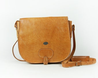 Beautifully Rugged Leather Cross Body Bag in Great Vintage Condition
