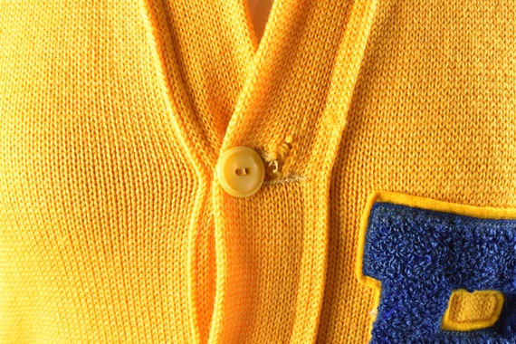 1950 ' s Cardigan jaune Letterman B avec Chenille B Letterman avec District Champs Patch, Lanza - Roper & Lanza tricot Company, Boston Massachusetts 33f8ae 1950 ' s Cardigan jaune Letterman B avec Chenille B Letterman avec District Champs Patch, Lanza - Roper & Lanza tricot Company, Boston Massachusetts 33f8ae