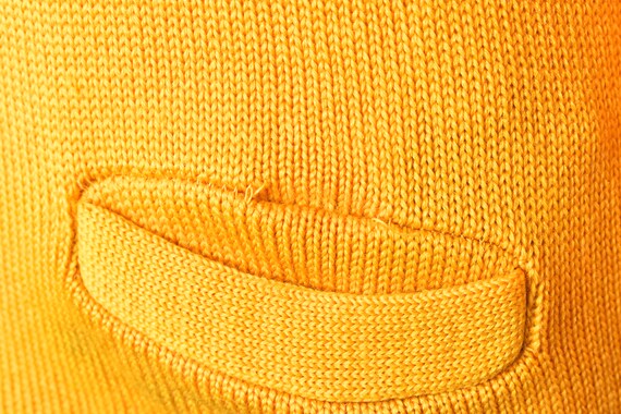 1950 ' s Cardigan jaune Letterman B avec Chenille B Letterman avec District Champs Patch, Lanza - Roper & Lanza tricot Company, Boston Massachusetts 33f8ae 1950 ' s Cardigan jaune Letterman B avec Chenille B Letterman avec District Champs Patch, Lanza - Roper & Lanza tricot Company, Boston Massachusetts 33f8ae