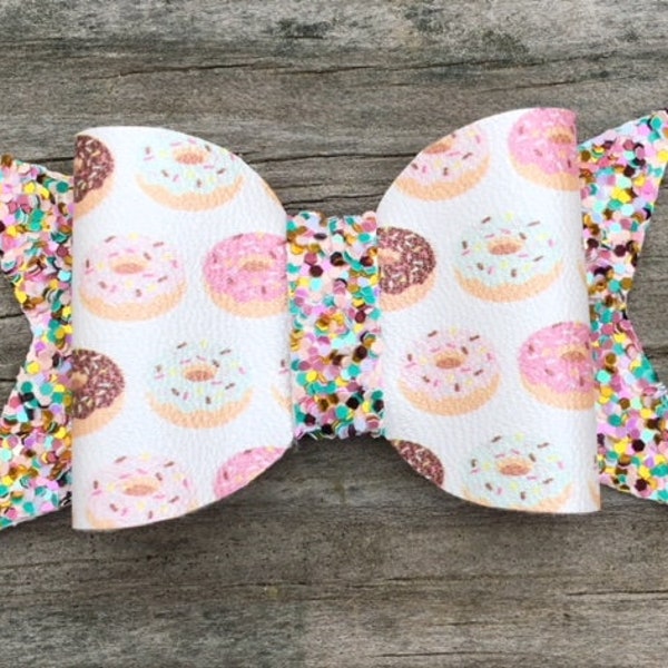 Berliner Schleife im Haar, Glitter-Bögen, Donut Party, Kleinkind Schleife im Haar, Donut-Haar-Clip, Mädchen Donut Schleife, Donut mit Streuseln Haarclip, Glitzer Clip