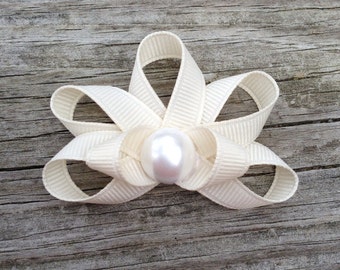 Seashell Hair Clip, Ivory Seashell Ribbon Sculpture Hair Clip, Beach Hair Clip, Ivory Seashell with Pearl Center Hair Clip, FREE SHIP PROMO