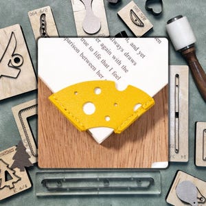 Troquel de corte con forma de queso: troquel metálico personalizado para marcapáginas, manualidades con papel y cuero, scrapbooking y tarjetas.