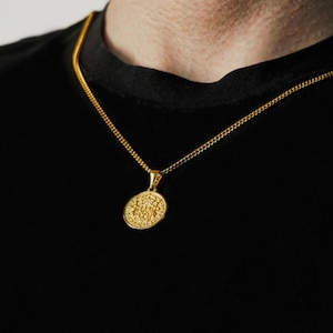Retro Gold Spanish Coin Pendant: 8 Reales Dollar Necklace