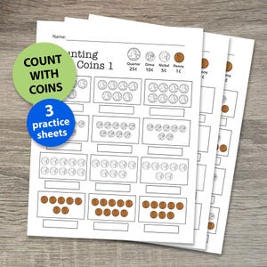 Op de afbeelding: Drie zwart-witte printbare werkbladen voor het tellen van munten. De werkbladen bevatten afbeeldingen van Amerikaanse munten, waaronder kwartjes, dimes, nikkels en pennies. De werkbladen zijn getiteld "Counting Coins 1" en bevatten de woorden "Name:" en "3 practice sheets".