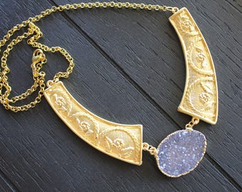 Collier d'améthyste, bijoux en améthyste, collier druzy, bijoux druzy, collier druzy en or, collier d'améthyste en or, collier géode, fleur de l'Atlantide