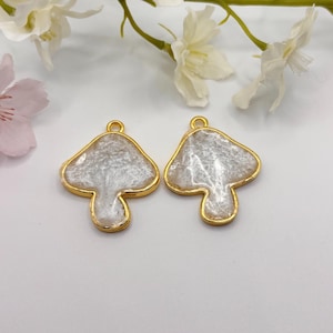 Pendientes de hongo blanco y dorado con papel de semillas plantables incluido: pendientes de resina, hechos a mano, regalo único para ella