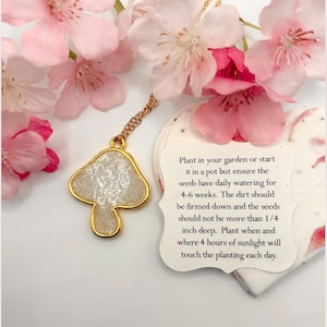 Collar de hongo blanco y dorado con papel de semilla plantable incluido: joyería de resina, hecha a mano, regalo único para ella