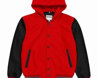 Chaqueta universitaria de lana roja con mangas y capucha de cuero