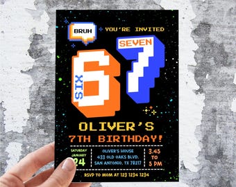 Invitación de cumpleaños con meme de Six Seven, invitación para el séptimo cumpleaños de un niño, invitación de cumpleaños para cuando tenía 6 años y ahora tengo 7, invitación de estilo de juego retro, meme de píxeles
