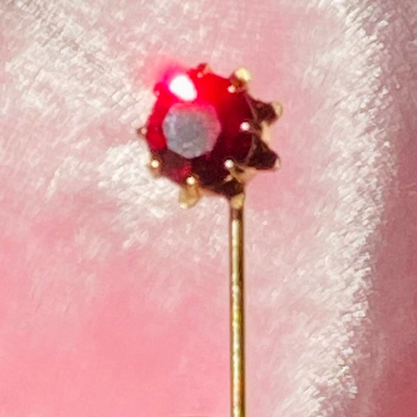 Ruby Red Vintage 1970s Glittering Faceted Gemstone Gold Tone Stick Pin