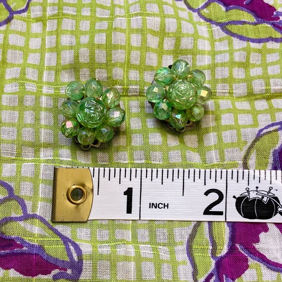 60s Pearlescent Green Vintage Beaded Cluster Clip… - image 4