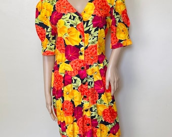Vestido vintage de los años 80 con mangas abullonadas y botones con estampado floral colorido