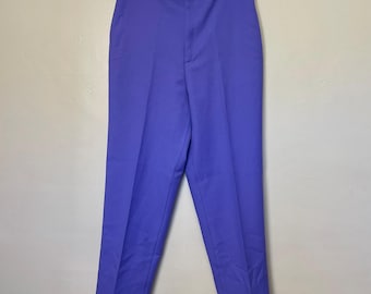 Pantalones plisados de cintura alta vintage de los años 70 en color morado uva