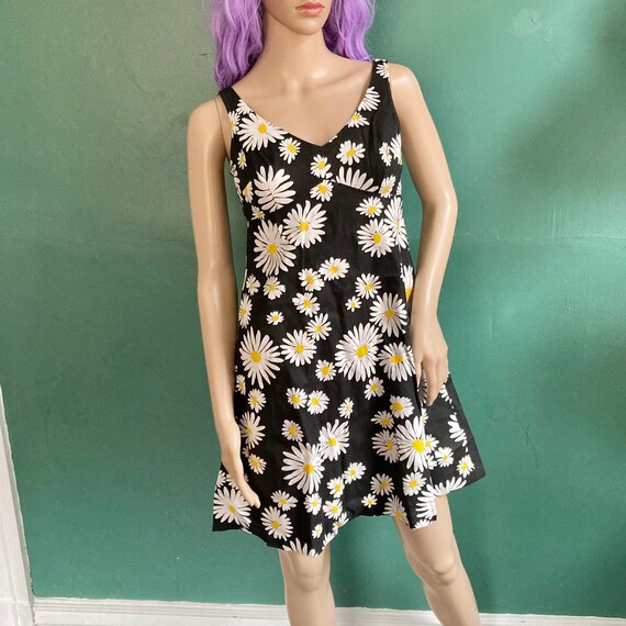 Iconic 60s Vintage Daisy Babydoll Mini Dress