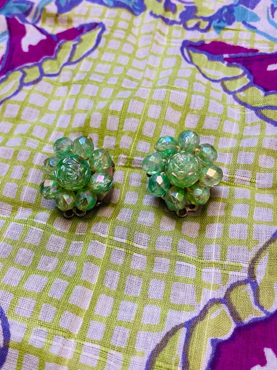 60s Pearlescent Green Vintage Beaded Cluster Clip… - image 3