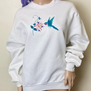 Embroidered Hummingbird Vintage 90s Crewneck Sweatshirt