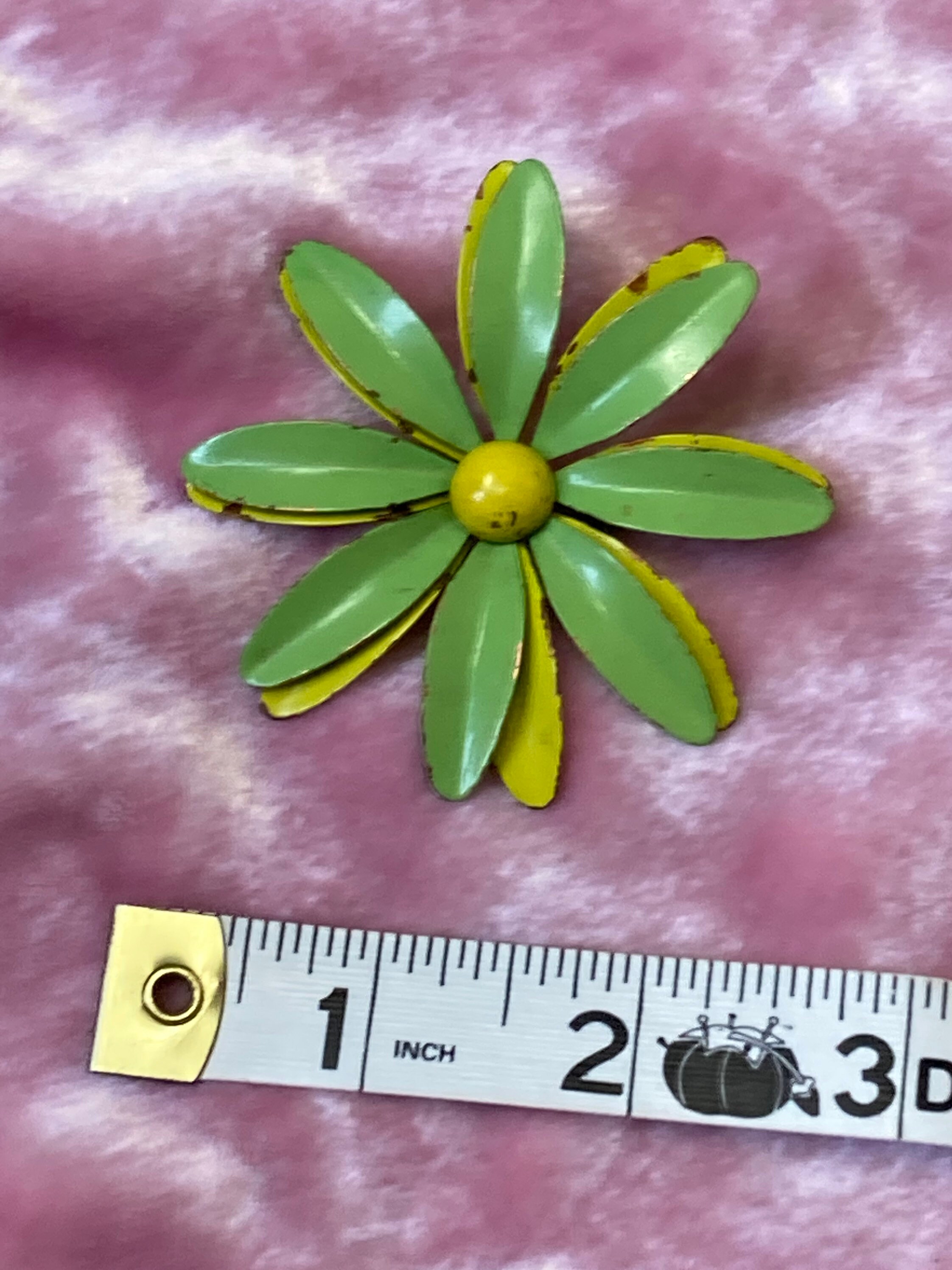 Broche Ancienne Ornement Fleur - Matière Type Nacre - Jolie Pièce Vintage - Occasion