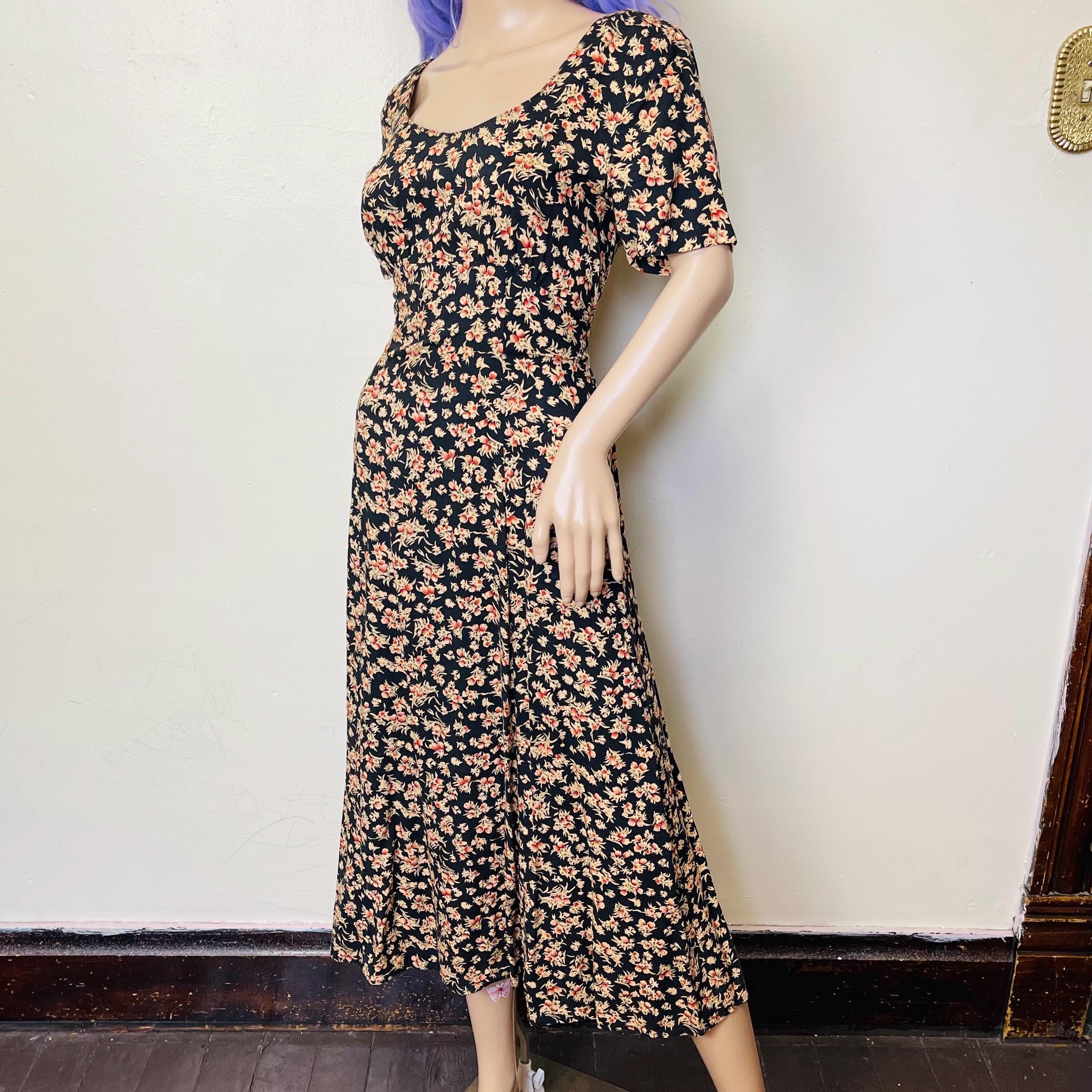 トリートユアセルフFloral vintage like dress Crossback Neutral Floral Vintage 90s Empire Waist Botanical