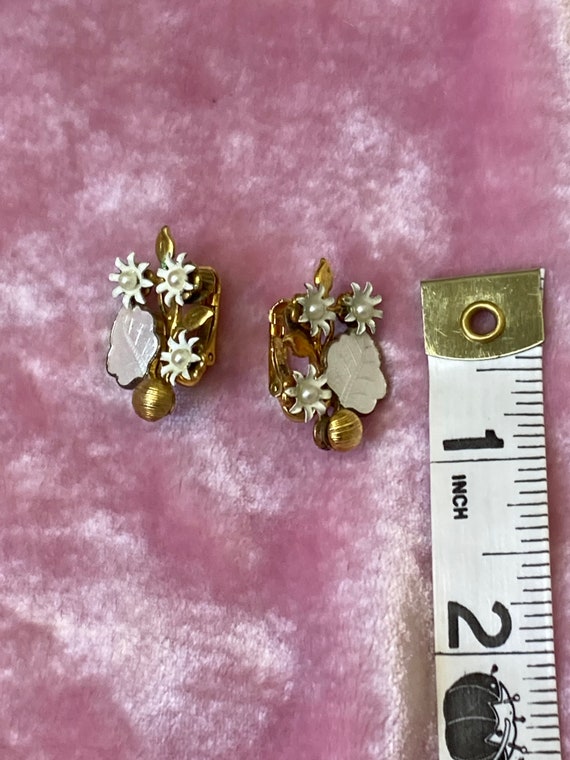 Mid Century Enamel Floral Vintage 50s Clip On Ear… - image 2