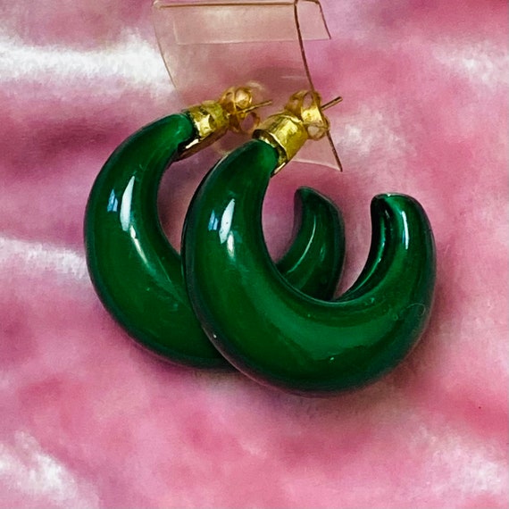 Chunky Emerald Green Vintage 70s Deadstock Hoop E… - image 1